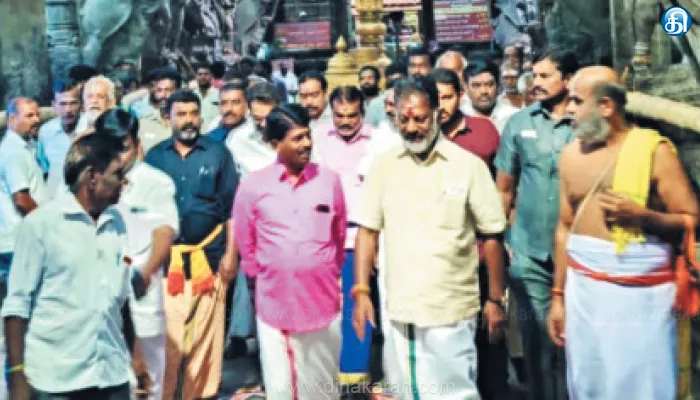 அதிமுக பொதுக்குழு கூட்டம் நடந்த நாளில் குலதெய்வம் கோயிலில் ஓபிஎஸ் சிறப்பு வழிபாடு