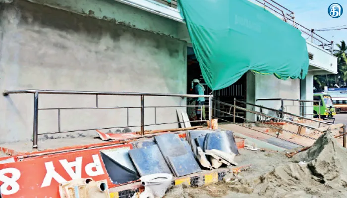 வடசேரி, மீனாட்சிபுரம் பஸ் நிலையங்களில் கழிவறைகள் கட்டுமான பணி எப்போது முடிவடையும்?: பயணிகள் எதிர்பார்ப்பு