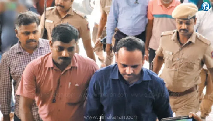 மதுரை தொழிலதிபரிடம் ஜிஎஸ்டியை குறைக்க ரூ.3.50 லட்சம் லஞ்சம் ஜிஎஸ்டி துணை ஆணையர், 2 கண்காணிப்பாளர்கள் கைது: சிபிஐ அதிரடி; இன்ஸ்பெக்டரிடம் விசாரணை