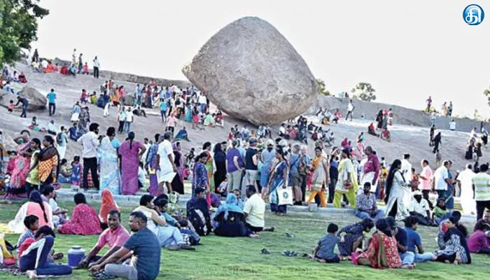 விடுமுறை தினத்தையொட்டி மாமல்லபுரத்தில் குவிந்த சுற்றுலாப் பயணிகள்…