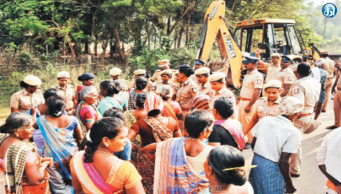 திருக்கழுக்குன்றம் அருகே ஆழ்துளை கிணறு பணியை தடுத்த 30 பெண்கள் கைது: போலீசார்-கிராம மக்களிடையே தள்ளுமுள்ளு; 5 பெண்கள் காயம்