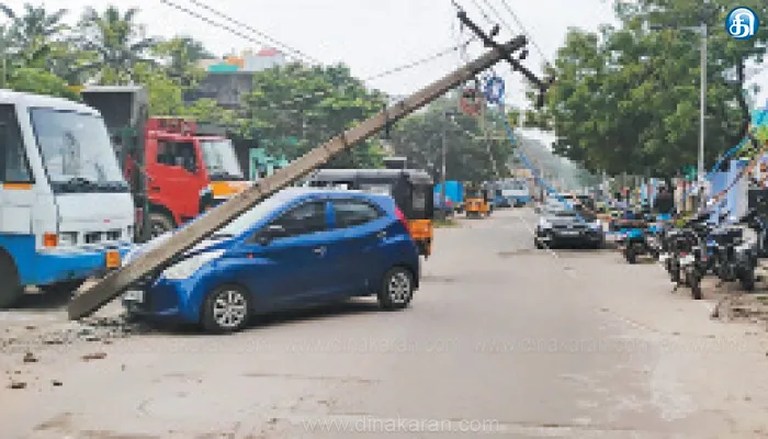 கார் மோதி மின்கம்பம் உடைந்தது: இன்ஜினியர் உயிர் தப்பினார்