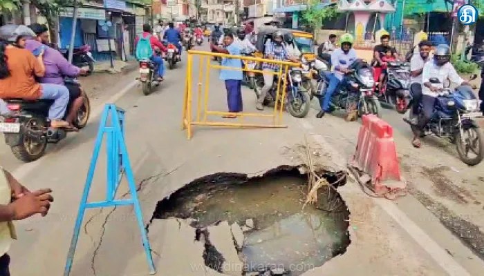 குடிநீர் குழாய் உடைந்து மண் அரிப்பு ஏற்பட்டதால் போரூரில் திடீரென சாலையில் பள்ளம்