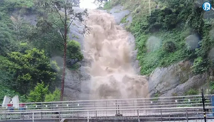 வெள்ளி நீர்வீழ்ச்சியில் வெள்ளப்பெருக்கு