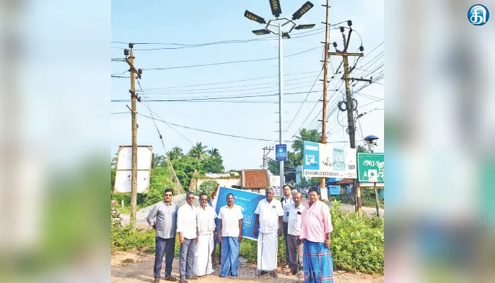 மெதூர் ஊராட்சியில் புதிய சோலார் விளக்குகள் அமைக்கும் பணி தீவிரம்