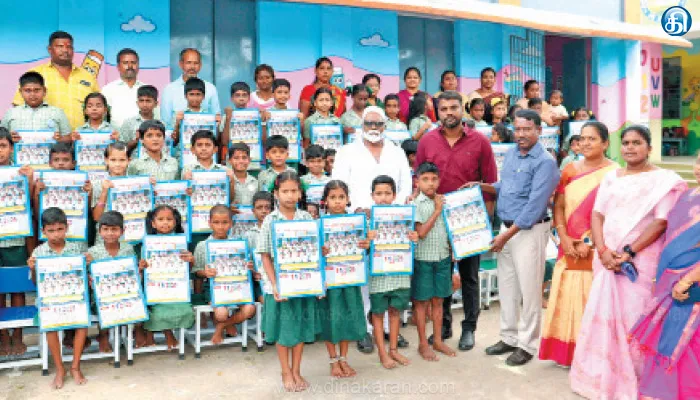 பூச்சி அத்திப்பேடு அரசு தொடக்கப்பள்ளியில் மாணவர்களின் புகைப்படத்துடன் காலண்டர்: மாவட்ட கல்வி அலுவலர் வழங்கினார்