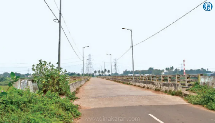 பாஷிகாபுரம்-அழிஞ்சிவாக்கம் இடையே இருள் சூழ்ந்து காணப்படும் மேம்பாலம்: மின் விளக்குகள் அமைக்க கோரிக்கை