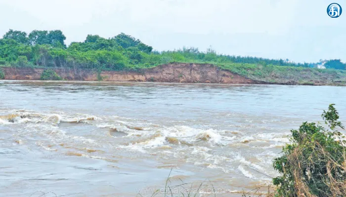 பெண்ணையாற்றில் மீண்டும் வெள்ள பெருக்கு கரைப்பகுதிகள் உடையும் அபாயம்