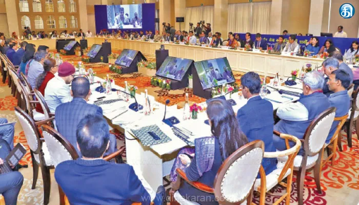 ஆயுள், மருத்துவ காப்பீடுக்கான வரி குறைக்கப்படுமா..? ஜிஎஸ்டி கவுன்சில் கூட்டத்தில் ஆலோசனை