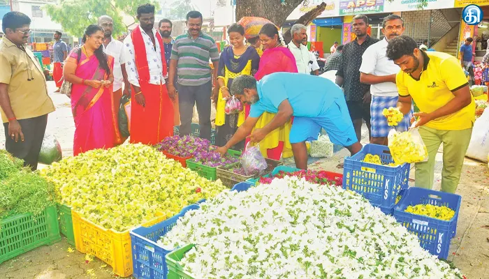 தோவாளை மலர் சந்தையில் பூக்களின் விலை கடும் உயர்வு