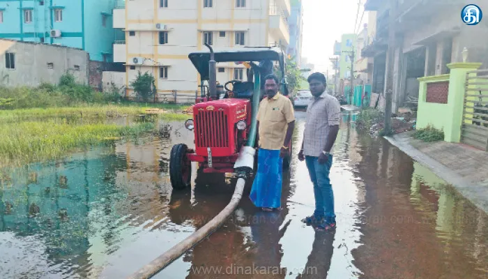 கும்மிடிப்பூண்டி பேரூராட்சியில் இரவு பகலாக மழை நீர் வெளியேற்றம்