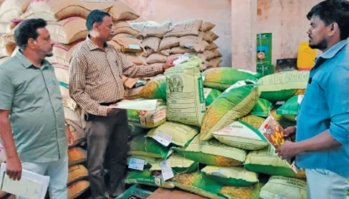 நவரை பருவத்தையொட்டி சாகுபடி தீவிரம் விதிகளை மீறி இயங்கும் விதை பண்ணைகள் மீது நடவடிக்கை எடுக்கப்படும்