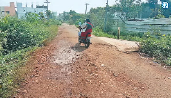 பூண்டி ஒன்றியத்தில் குண்டும் குழியுமான சாலை விபத்துகள் அதிகரிப்பு: நடவடிக்கை எடுக்க கோரிக்கை