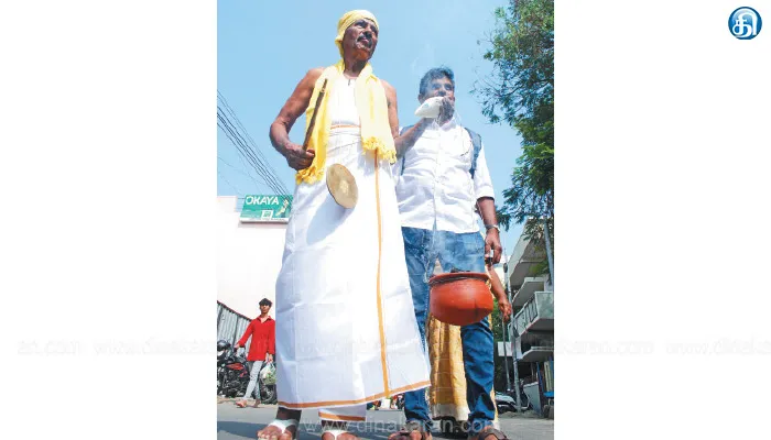 ஈரோடு கிழக்கு தொகுதி இடைத்தேர்தல் வேட்பு மனுத்தாக்கல் தொடங்கியது: தேர்தல் மன்னன் உட்பட 3 பேர் மனுதாக்கல்