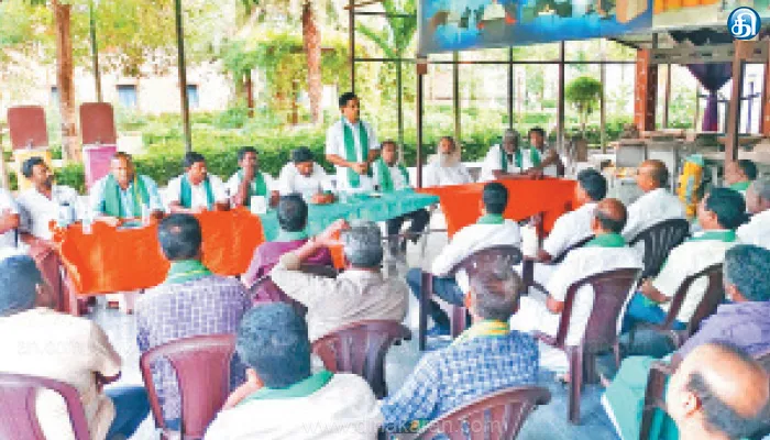 ஊத்துக்கோட்டை அருகே விவசாயிகள் சங்க ஆலோசனை கூட்டம்