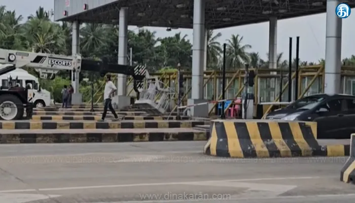 சிவகங்கை மாவட்டம் திருப்பாச்சேத்தி சுங்கச்சாவடியில் ஊழியர்கள் போராட்டம்