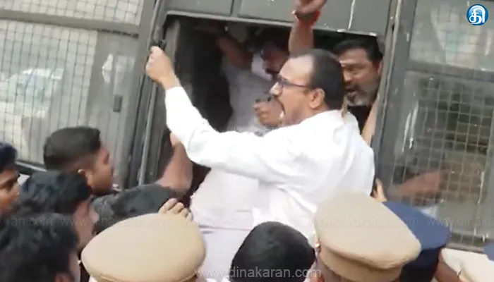 சென்னை அண்ணா பல்கலை. விவகாரம்: தடையை மீறி போராட்டம் நடத்த முயன்ற அதிமுக மாணவரணியினர் கைது