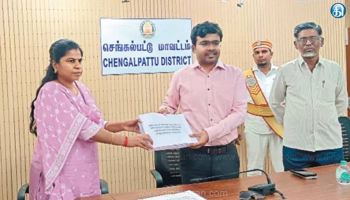 செங்கல்பட்டு, காஞ்சிபுரம் மாவட்டங்களில் வாக்காளர் பட்டியலை கலெக்டர்கள் வெளியிட்டனர்: கட்சியினர் பங்கேற்பு