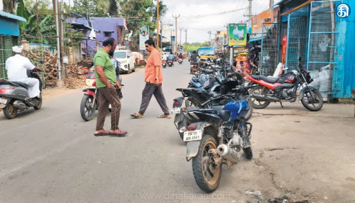 கண்டிகை-கல்வாய் சாலையில் வாகனங்களை நிறுத்தி ஆக்கிரமிப்பு: வாகன ஓட்டிகள் கடும் பாதிப்பு