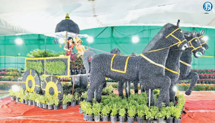காரைக்காலில் 4 நாட்கள் நடந்த மலர் கண்காட்சி நிறைவு: 5 லட்சம் பேர் பார்வை