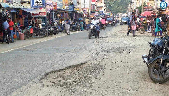 பொன்னமராவதி நகரில் குண்டும், குழியாக மாறிய அண்ணா சாலையை சீரமைக்க வேண்டும்: வர்த்தகர்கள், பொதுமக்கள் கோரிக்கை