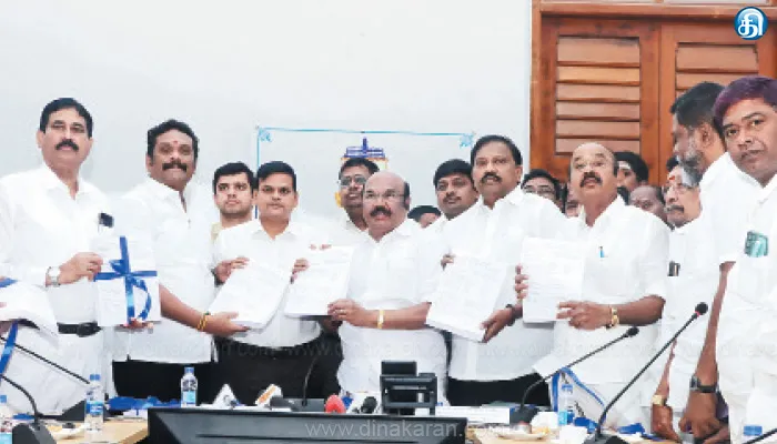 சென்னை மாவட்டத்திற்குட்பட்ட 16 சட்டமன்ற தொகுதிகளில் 40.15 லட்சம் வாக்காளர்கள்: ஒருங்கிணைந்த இறுதி வாக்காளர் பட்டியலை தேர்தல் அலுவலர் குமரகுருபரன் வெளியிட்டார்
