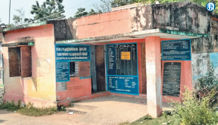 நாயக்கன்பேட்டை ஊராட்சியில் பழுதான நிலையில் நியாய விலை கடை: அகற்றிவிட்டு புதிதாத கட்டித்தர கோரிக்கை