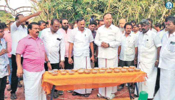 உள்ளாட்சி பிரதிநிதிகளின் பணி நிறைவு விழா 25 வகையான பாரம்பரிய அரிசியில் பொங்கல் வைத்த 1,500 பெண்கள்: உலக சாதனை புத்தகத்தில் இடம் பிடித்தது