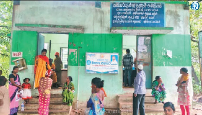 கும்மிடிப்பூண்டி இ-சேவை மையத்தில் பாலூட்டும் அறையின்றி அவதிக்குள்ளாகும் பெண்கள்