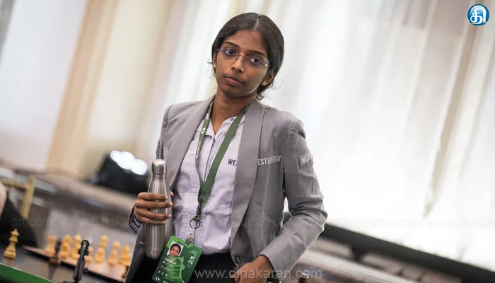 உலக செஸ் பிளிட்ஸ் ஓபன் பிரிவில் கார்ல்சன்-இயான் சாம்பியன்கள்: மகளிரில் வைஷாலிக்கு வெண்கலம்