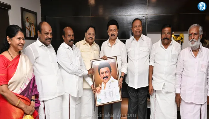 புத்தாண்டையொட்டி முதல்வர் மு.க.ஸ்டாலினை அமைச்சர்கள், எம்பிக்கள் சந்தித்து வாழ்த்து