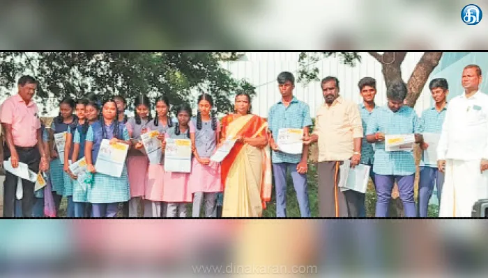 அரசுப்பள்ளி மாணவர்களுக்கு சாலை விதிமுறைகள் குறித்து விழிப்புணர்வு