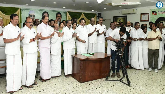 டெல்லியில் புதிதாக கட்டப்பட்டுள்ள அதிமுக அலுவலகத்தை திறந்து வைத்தார் எடப்பாடி பழனிசாமி!