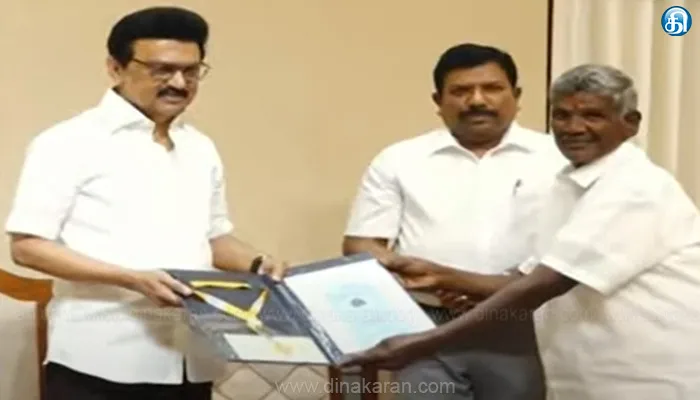 தமிழ்நாட்டில் சிறந்த 10 கைவினை கலைஞர்களுக்கு பூம்புகார் மாநில விருதுகளை வழங்கினார் முதலமைச்சர் மு.க.ஸ்டாலின்..!!