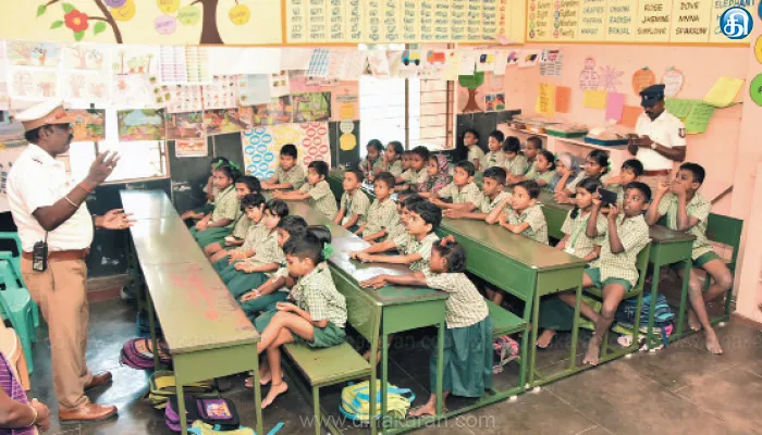 மாமல்லபுரம் அரசு பள்ளியில் மாணவர்களுக்கு சாலை பாதுகாப்பு விழிப்புணர்வு