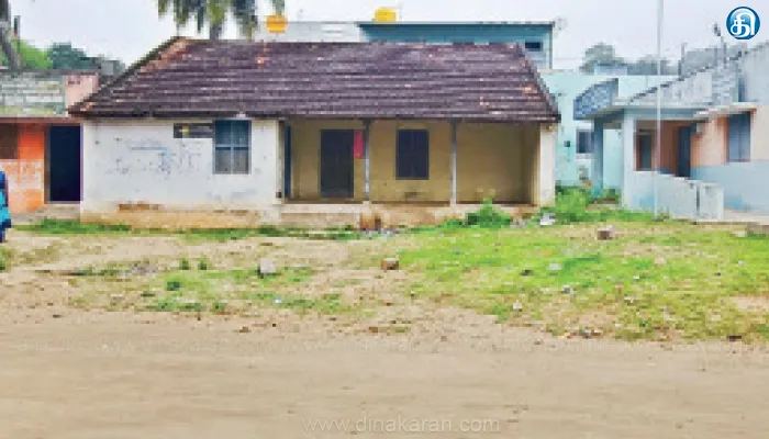 தேவீரஅள்ளி கிராமத்தில் மது அருந்தும் கூடமாக மாறிய நூலகம், அங்கன்வாடி வளாகம்
