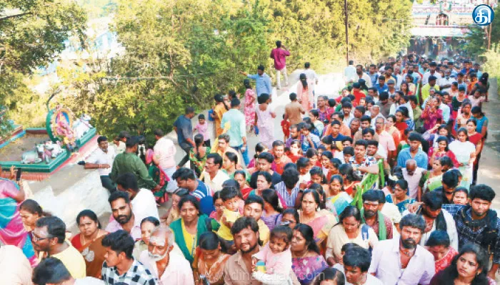 தைப்பூசத்தை முன்னிட்டு குன்றத்தூர் முருகன் கோயிலில் பக்தர்கள் நீண்ட வரிசையில் தரிசனம்
