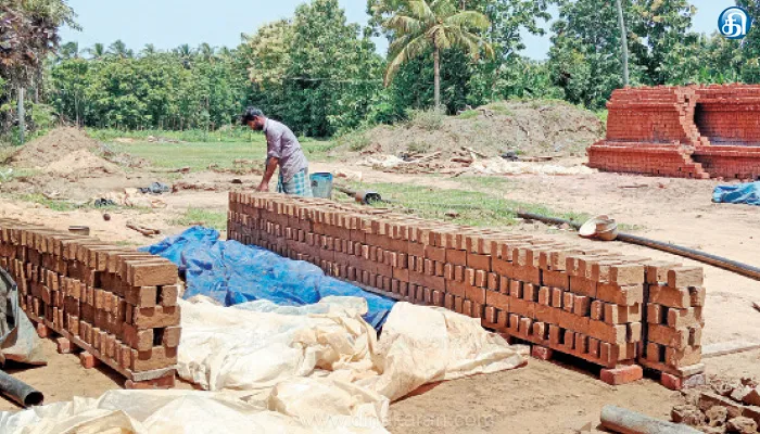 செம்பனார்கோயில் அருகே செங்கல் தயாரிப்பு பணி துவங்கியது