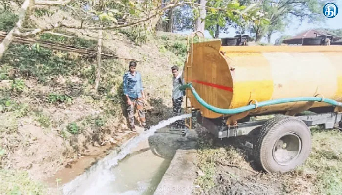 ஆனைமலை புலிகள் காப்பகத்தில் வறட்சி விலங்குகள் இடம் பெயர்வதை தடுக்க தொட்டிகளில் தண்ணீர் நிரப்பும் பணி