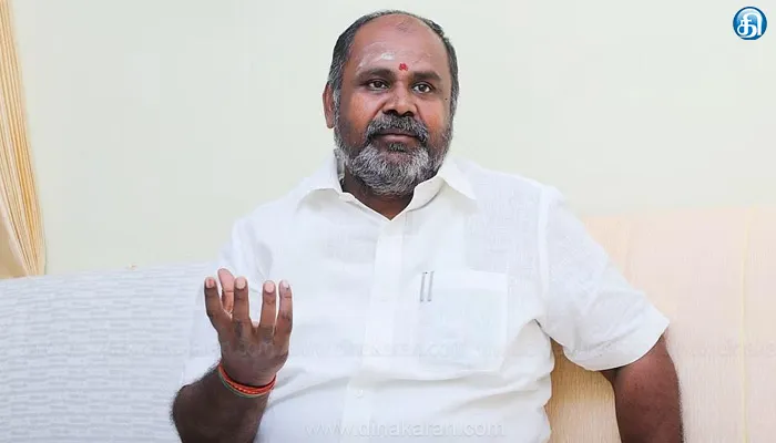 துரோகிகள் வைக்கும் வாதங்கள் அதிமுகவை அசைத்து பார்க்க முடியாது செங்கோட்டையனுக்கு அதிமுக மாஜி அமைச்சர் ஆர்.பி.உதயகுமார் எச்சரிக்கை: உச்சகட்ட மோதலால் தொண்டர்கள் கலக்கம்
