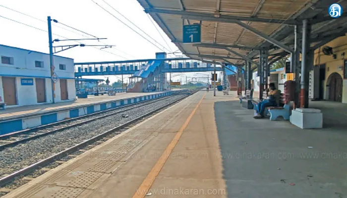 தண்டவாள பராமரிப்பு பணிகள் காரணமாக பயணிகளின்றி வெறிச்சோடிய பொன்னேரி ரயில் நிலையம்: குறைந்த அளவு ரயில்களே இயக்கம்