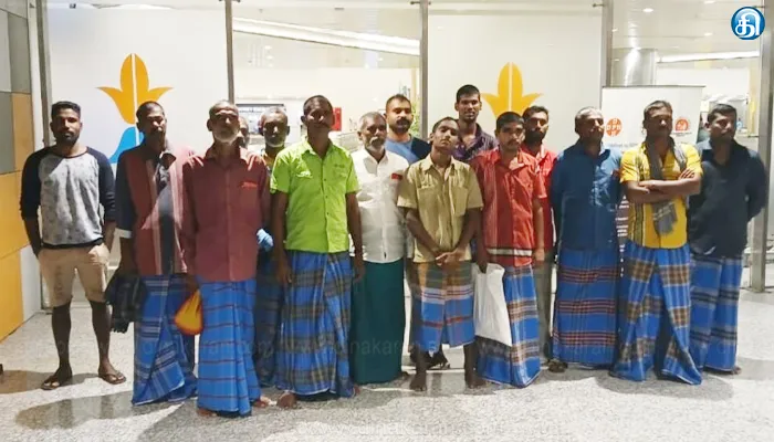 இலங்கை சிறையிலிருந்து விடுவிக்கப்பட்ட தமிழக மீனவர்கள் 15 பேர் சென்னை வந்தனர்