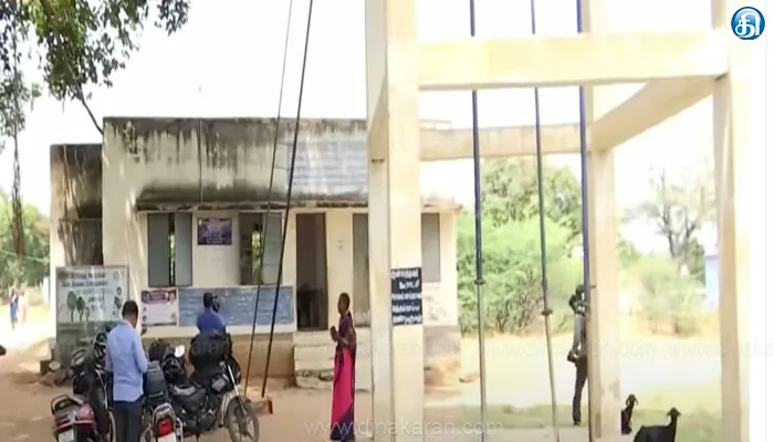 நெல்லை அருகே அங்கன்வாடி மைய வாசலில் மலம் கழிப்பு: மர்ம நபர்கள் குறித்து போலீசார் விசாரணை