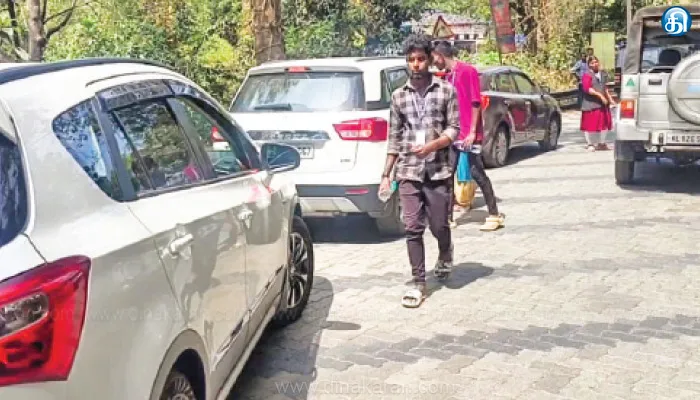 நாடுகாணி சோதனை சாவடியில் பிளாஸ்டிக் பைகள்பாட்டில்கள் பறிமுதல்