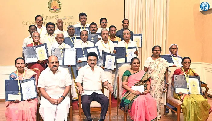 சிறந்த கைவினைஞர்களுக்கு வாழும் கைவினைப் பொக்கிஷம் பூம்புகார் மாநில விருதுகள்: முதல்வர் மு.க.ஸ்டாலின் வழங்கினார்