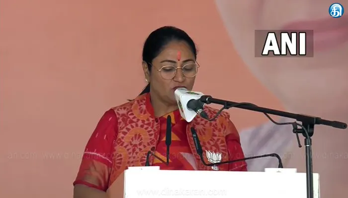 பிரதமர் மோடி முன்னிலையில் டெல்லியின் புதிய முதலமைச்சராக பதவியேற்றுக் கொண்டார் ரேகா குப்தா..!!