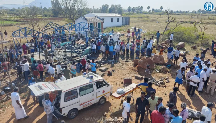 தருமபுரி அருகே வேதராம்பட்டியில் பட்டாசு கிடங்கில் ஏற்பட்ட வெடி விபத்தில் 3 பேர் உயிரிழப்பு!