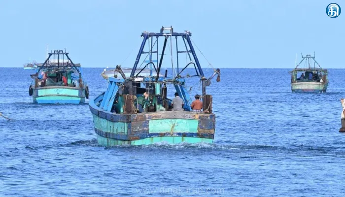 தமிழ்நாட்டை சேர்ந்த 14 மீனவர்கள் இலங்கை கடற்படையினரால் கைது!