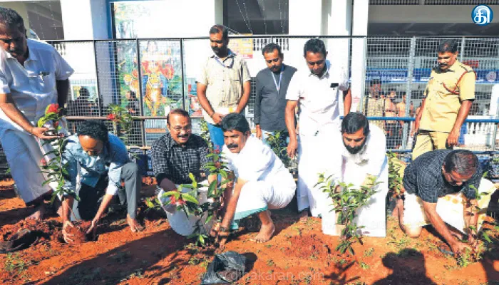 சபரிமலை கோயில் அருகே பூந்தோட்டம் அமைக்கும் பணிகள் தொடங்கின