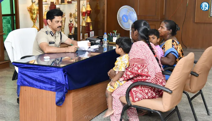 பொதுமக்கள் குறை தீர் முகாமில் பொதுமக்களின் மனுக்களை பெற்று விரைந்து நடவடிக்கை எடுக்க காவல் ஆணையாளர் உத்தரவு